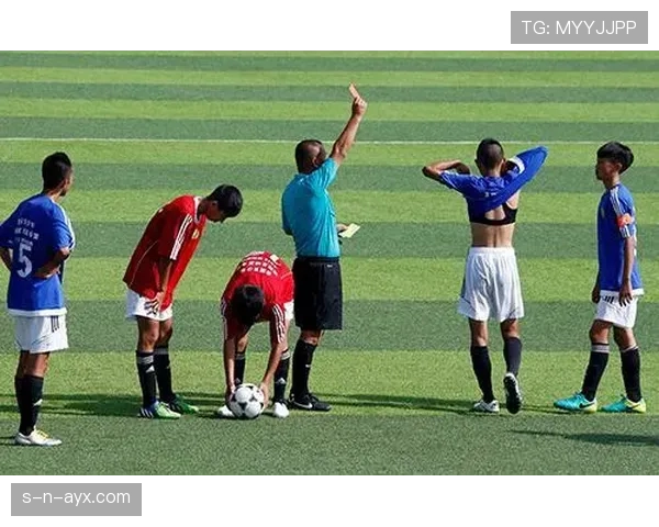 足球比赛中球员首饰佩戴规则有哪些具体限制和判罚标准？