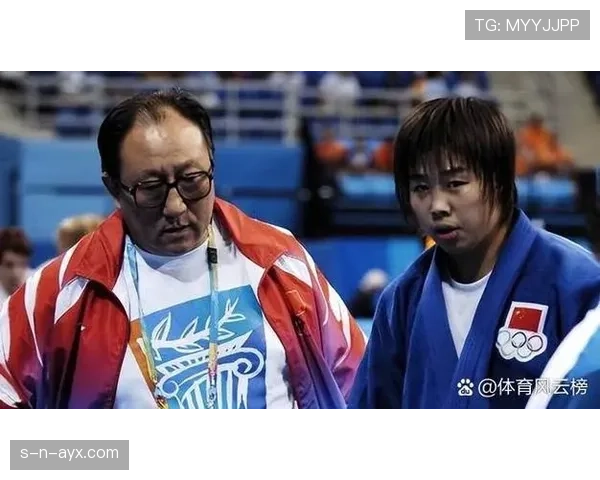 伏明霞放豪宅里泡茶，这生活也太不像奥运冠军了吧？