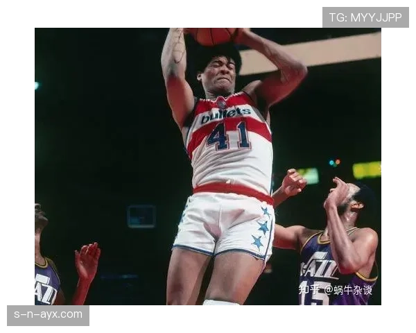 张伯伦单打效率远超贾巴尔 掌控内线得分节奏