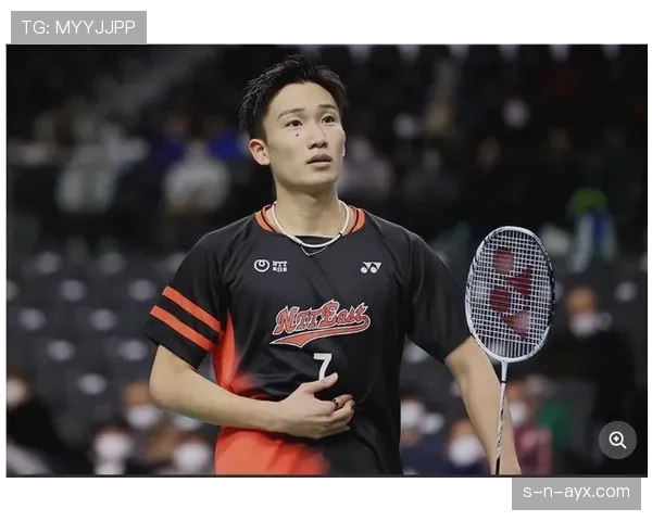 桃田贤斗在免税店挑表的照片把我噎住了，我这月工资连带笑都不值了